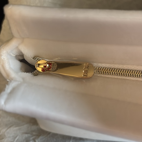 Christian Dior white velvet make up bag/clutch - Picture 3 of 8